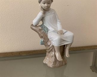 Lladro 4876 Thinker Boy On Tree Stump Holding Book Porcelain Figurine
