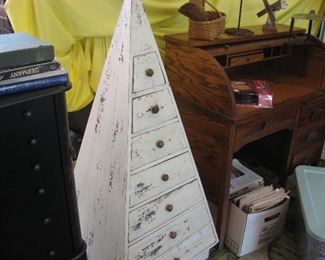 Pyramid drawer cabinet