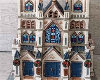 01 Retired Lemax Coventry Cove St. Marks Cathedral Lighted Christmas Village