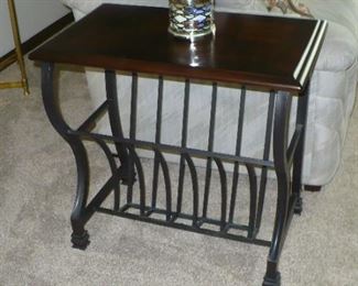 IRON BASE END TABLE   VERY NICE