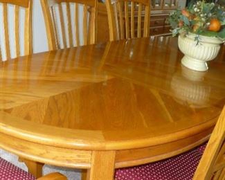 THOMASVILLE DINING ROOM SET WITH TABLE, 2 LEAVES, 8 CHAIRS AND CHINA CABINET  BEAUTIFUL CONDITION