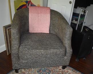 Upholstered Club Barrel Armchair 