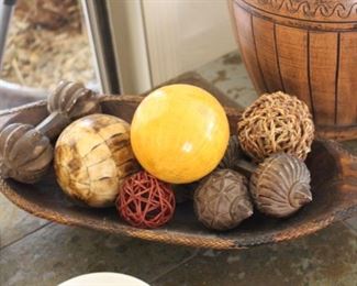 Gallery designed bowl with balls