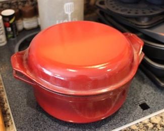 Vintage like New Le Creuset no 24 dutch oven