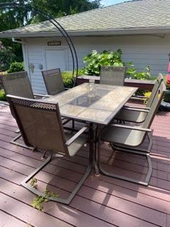 Outdoor dining for 6