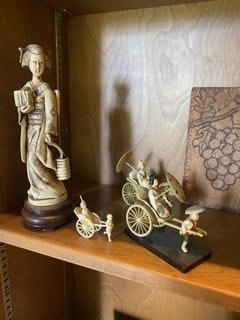 Delicate Asian Figurines 