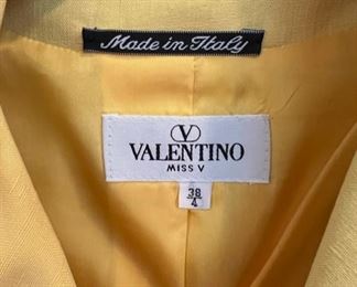Incredible ladies vintage Valentino raw silk skirt suit