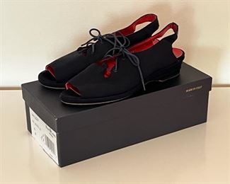 Vintage Polo Ralph Lauren open toed shoes in navy blue with red interior, size 6B