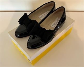Very cute vintage Joan & David patent leather shoes, size 6B
