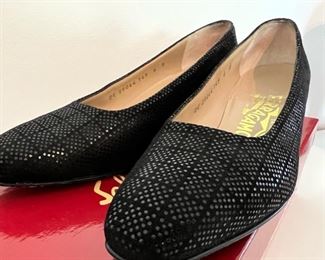 Vintage Salvatore Ferragamo Billion black pebble suede shoes with original box, size 6B