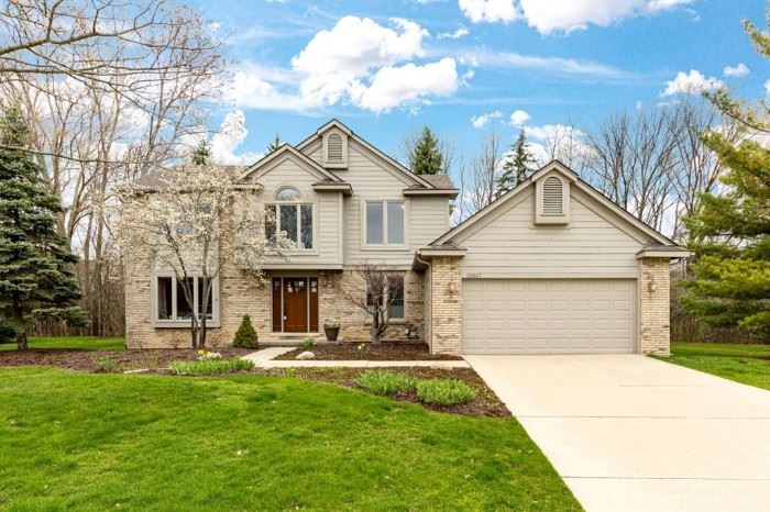 Beautiful Novi home, located on a nice quite Cul-de-sac.