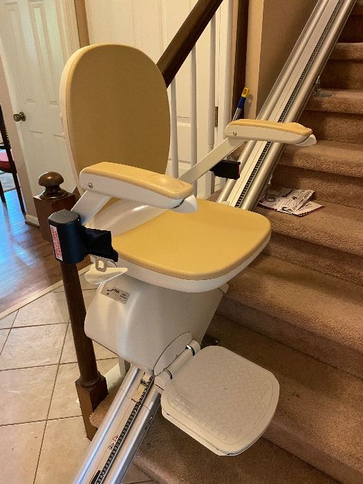 ACORN STAIR LIFT
EXCELLENT CONDITION
