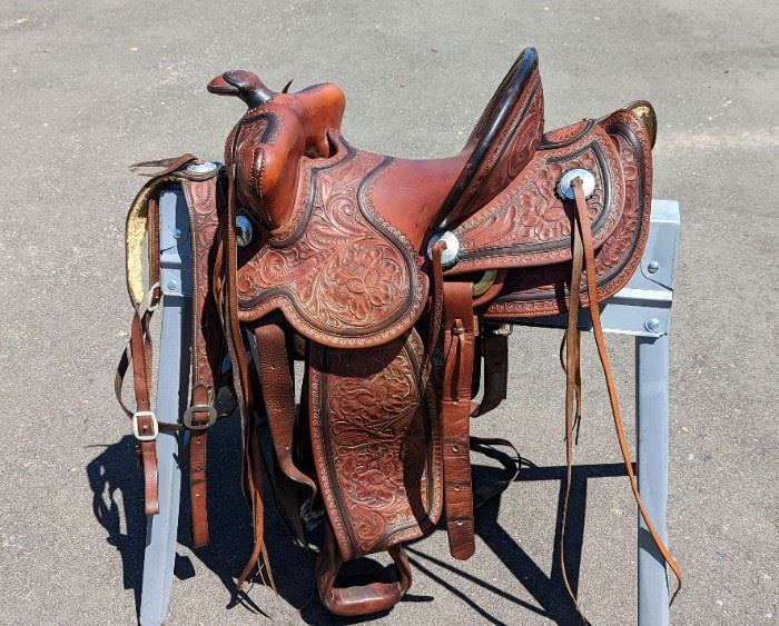 1943 Hand Tooled Double Stamped Western Saddle Company Saddle w/ Matching Breast Collar. 14" Seat