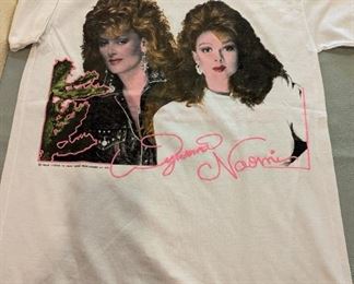 Never Worn 1991 X-Large The Judds "Love Can Build A Bridge' Farewell Tour T-Shirt. Raised Hot Pink Graphics