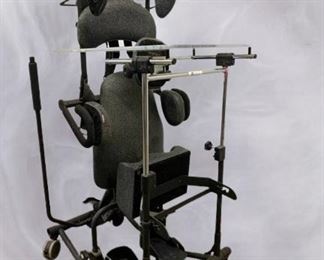 MSRP $4000 EASYSTAND 5000 ADULT MEDIUM OR YOUTH 180lb WEIGHT CAPACITY USER HEIGHT RANGE 4’-5’6” SIT TO STANDING FRAME FOR PHYSICAL THERAPY PATIENTS & WHEELCHAIR USERS LAPTOP WORKSTATION - GREAT CONDITION!