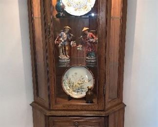 Corner cabinet 