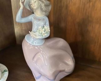 Lladro #5590 "Spring Breeze" Girl with Flowers in Wind Figurine