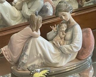 Lladro 1606,  Mother Daughter & Newborn Figurine
