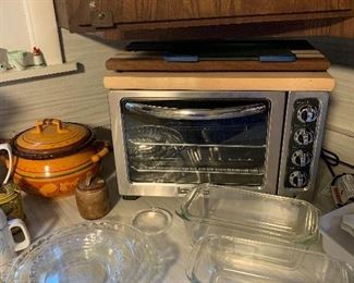 Kitchen 
Glass Pyrex bakeware, Kitchenaid toaster oven, 