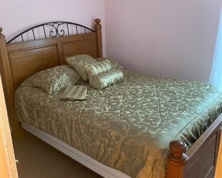 Downstairs Bedroom 
Queen size bed-Sterns & Foster pillow top like new