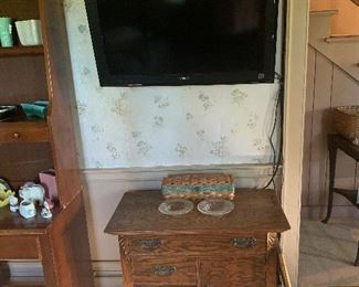Living Room 
Tv, Cottage Commode