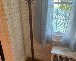 Second Bedroom
Coat tree