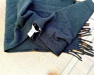 St. John cashmere scarf (black)