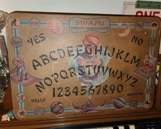 AMAZING 1940S ORIGINAL SWAMI MYSTERY TALKING BOARD - AMAZING!!