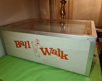 AMAZING VINTAGE BALL WALK TABLETOP COIN-OP ARCADE MACHINE IN PERFECT, WORKING CONDITION! NO ISSUES OR DAMAGE! (MANUFACTURED BY COINTRONICS - MOUNTAIN VIEW, CA)