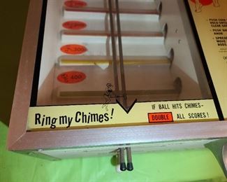 AMAZING VINTAGE BALL WALK TABLETOP COIN-OP ARCADE MACHINE IN PERFECT, WORKING CONDITION! NO ISSUES OR DAMAGE! (MANUFACTURED BY COINTRONICS - MOUNTAIN VIEW, CA)