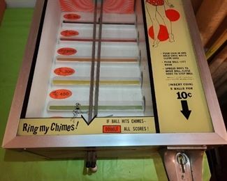 AMAZING VINTAGE BALL WALK TABLETOP COIN-OP ARCADE MACHINE IN PERFECT, WORKING CONDITION! NO ISSUES OR DAMAGE! (MANUFACTURED BY COINTRONICS - MOUNTAIN VIEW, CA)