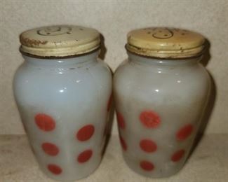 Vintage Dot Pattern Salt & Pepper Shaker Set