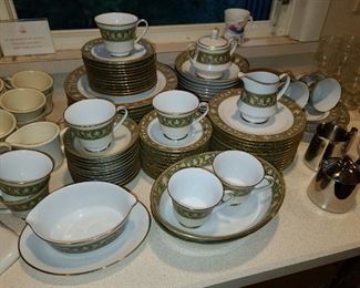 Noritake "Flanders" Pattern Dish Set