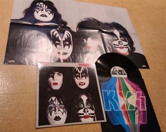 KISS "DYNASTY" ALBUM W/ SLIPCOVER & PULL-OUT POSTER IN STUNNING CONDITION