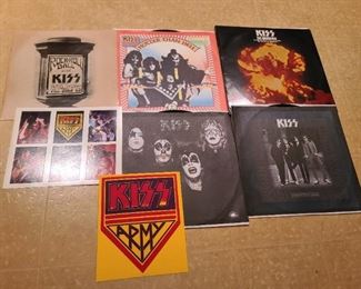 KISS "THE ORIGINALS" ALBUM W/ 3 RECORDS, ORIGINAL BOOKLET, UNPUNCHED TRADING CARDS, & UN-USED KISS ARMY STICKER IN STUNNING CONDITION
