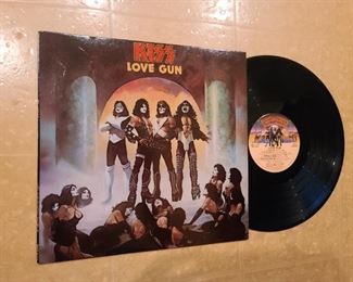 KISS "LOVE GUN" ALBUM IN STUNNING CONDITION