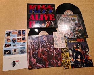 KISS "ALIVE II" ALBUM W/ ALBUM SLIPCOVERS, BOOKLET, KISS ARMY MERCH ORDER FORM, & UN-USED TATTOO SHEET IN STUNNING CONDITION