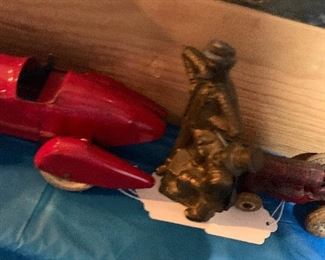 Many vintage and antique toys hots wheel red lines and others 