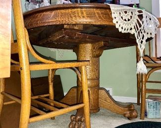 Antique oak Stow-Davis clawfoot dining table w/ leaves...made in Grand Rapids, MI