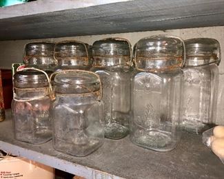 Queen canning jars, quart and pint size w/ bale