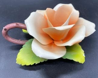Capidomonte style Flowers Rose Figurine