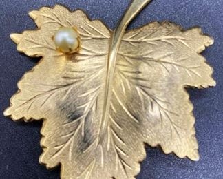 Sarah Coventry Maple Leaf Brooch