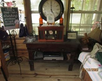 ANTIQUE TABLE RADIO,STEREO