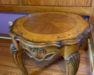 round accent table