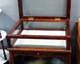Display Table With Hinged Glass Lid And Single Drawer, 23.5" H x 22" W x 17.25" D