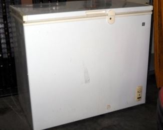 General Electric Compact Chest Freezer, Powers On