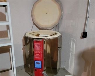 INCREDABLE EVENHEAT GENTLY USED KILN