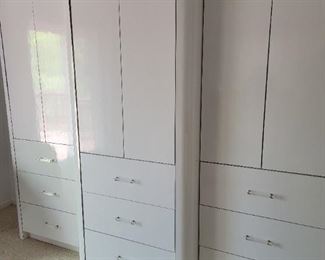 LAMINATE MINT CONDITION BEDROOM SET LUCITE HANDLES