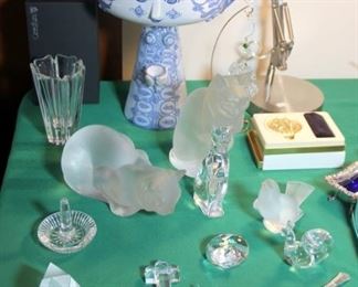 2 Large Lalique Cats, Lalique Dampierre Vase, Baccarat, Steuben, Waterford, Orrefors, Bjorn Wiinblad Art Pottery Eva Centerpiece