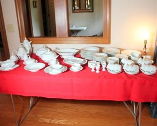 139 pcs. Rosenthal Classic Rose China